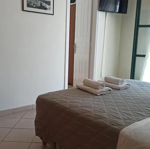 Ξενοδοχείο με διαμερίσματα το κάστρο 2*