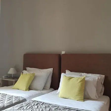 卡斯特罗公寓式酒店 2* 皮洛斯