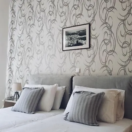 卡斯特罗公寓式酒店 2*