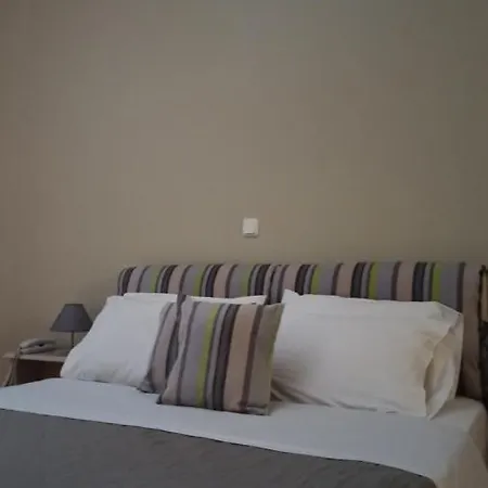 To Kastro Aparthotel