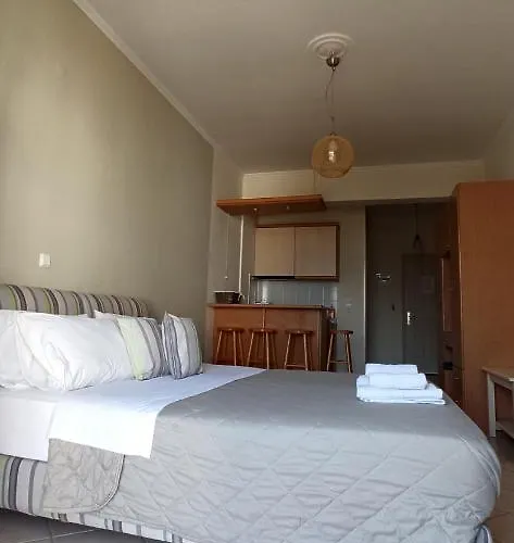 To Kastro Aparthotel