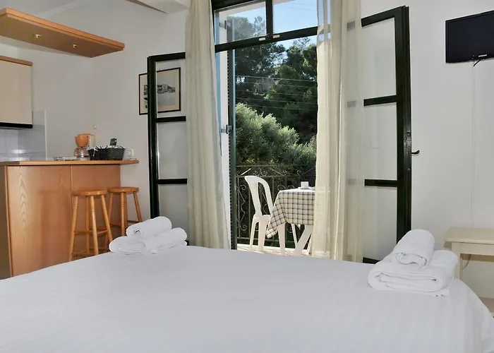 Apart-hotel To Kastro